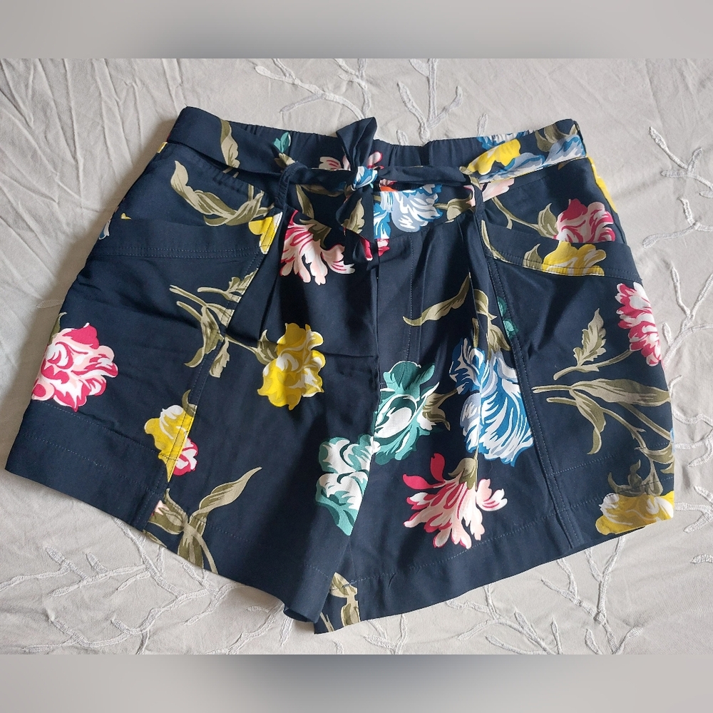 JOE FRESH Floral Tie Waist Shorts 🌷 Size Medium. Like New.